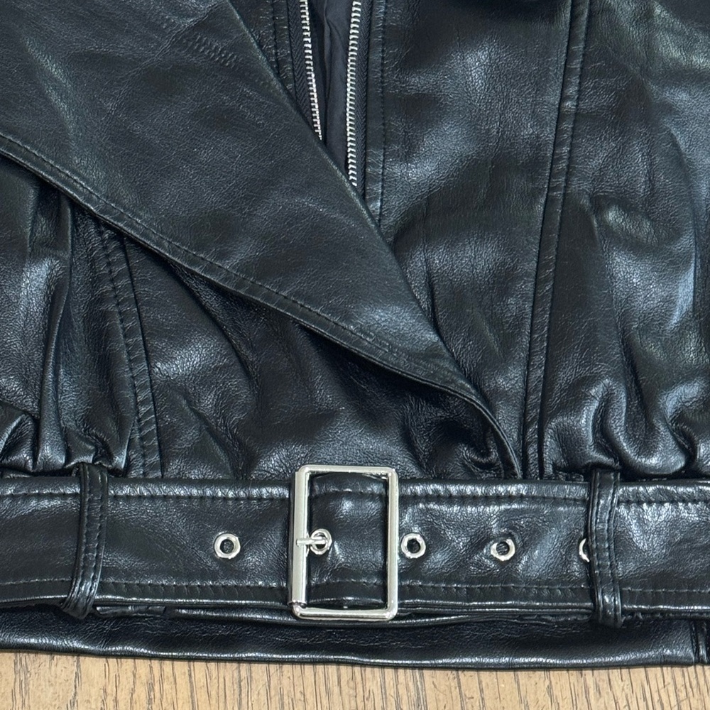 Azalea Wang Cropped Moto Jacket Black Faux Leather Belted Biker Size L NWT - Picture 3 of 7